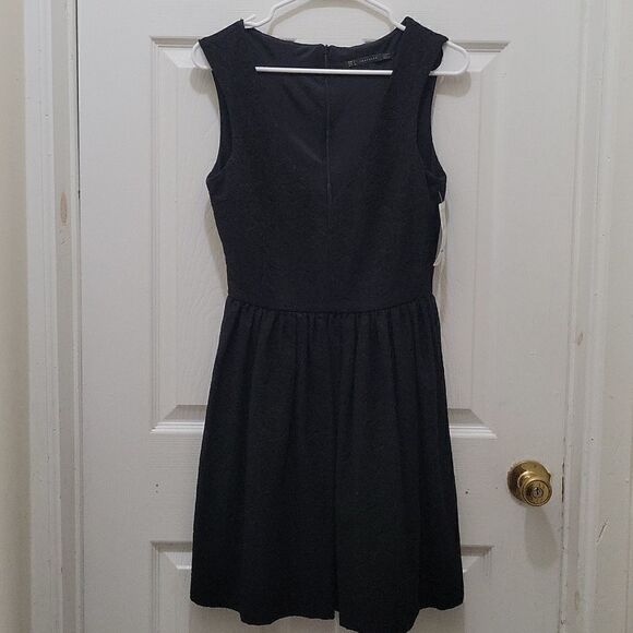 Zara V Neck Dress - Picture 2 of 8